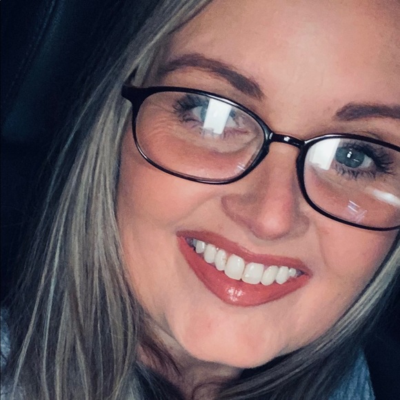 Meet your Posher, Jennifer - Picture 1 of 1